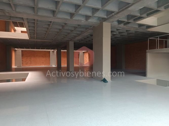 Bodega en arriendo en Perpetuo Socorro, Medellín, 3000 m² · foto 3 de 8