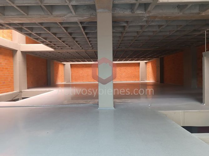 Bodega en arriendo en Perpetuo Socorro, Medellín, 3000 m² · foto 4 de 8