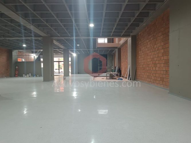 Bodega en arriendo en Perpetuo Socorro, Medellín, 3000 m² · foto 5 de 8