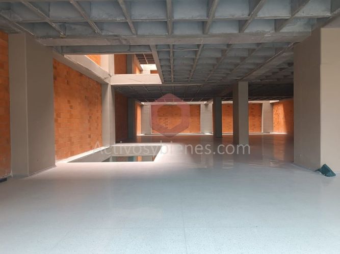 Bodega en arriendo en Perpetuo Socorro, Medellín, 3000 m² · foto 6 de 8