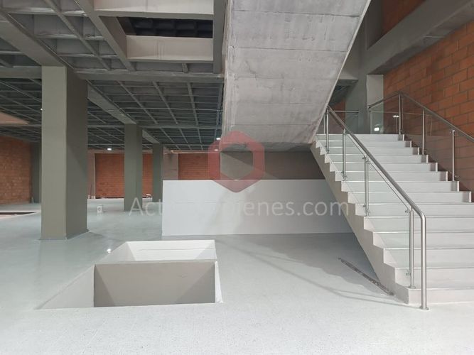 Bodega en arriendo en Perpetuo Socorro, Medellín, 3000 m² · foto 7 de 8