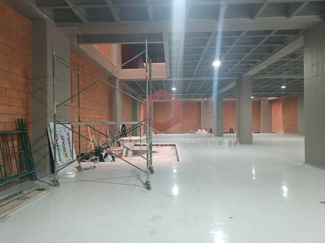 Bodega en arriendo en Perpetuo Socorro, Medellín, 3000 m² · foto 8 de 8