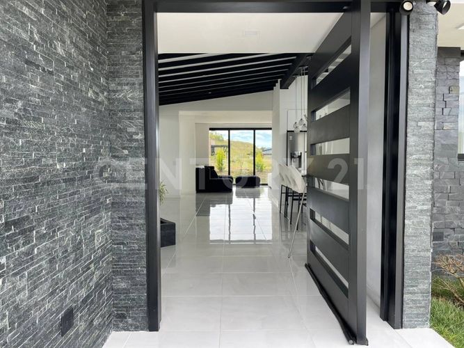 Casa de 4 alcobas en venta en Pantanillo, El Retiro, 361 m² · foto 2 de 23