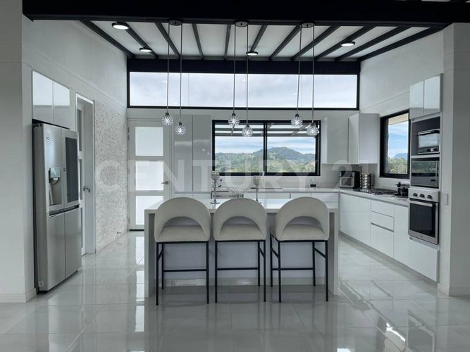 Casa de 4 alcobas en venta en Pantanillo, El Retiro, 361 m² · foto 3 de 23