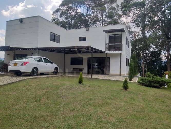 Finca en venta en Guarne, 240 m² · foto 2 de 24