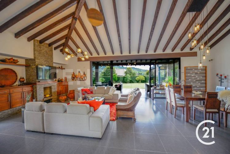 Casa de 3 alcobas en venta en La Ceja, 370 m² · foto 2 de 24