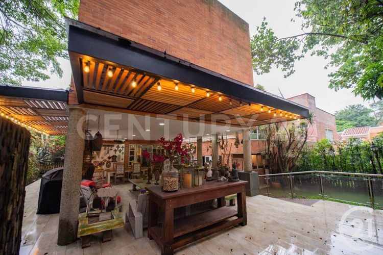 Casa de 4 alcobas en venta en El Poblado, Medellín, 415 m² · foto 21 de 24