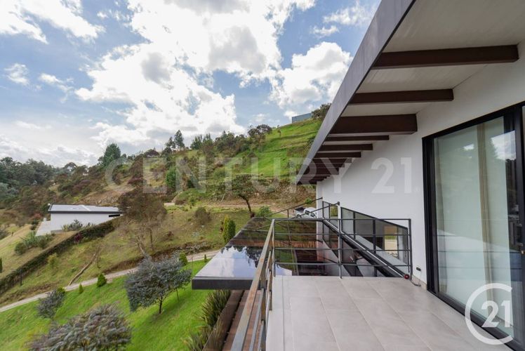 Casa de 4 alcobas en venta en Vallano, Envigado, 450 m² · foto 3 de 23