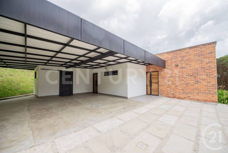 Casa de 3 alcobas en venta en Santa Rosa De Lima, Medellín, 275 m² · foto 3 de 23