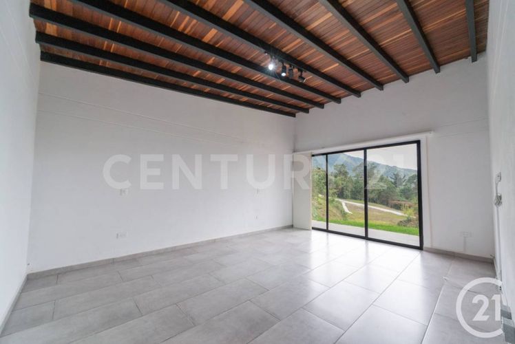 Casa de 3 alcobas en venta en Santa Rosa De Lima, Medellín, 275 m² · foto 12 de 23