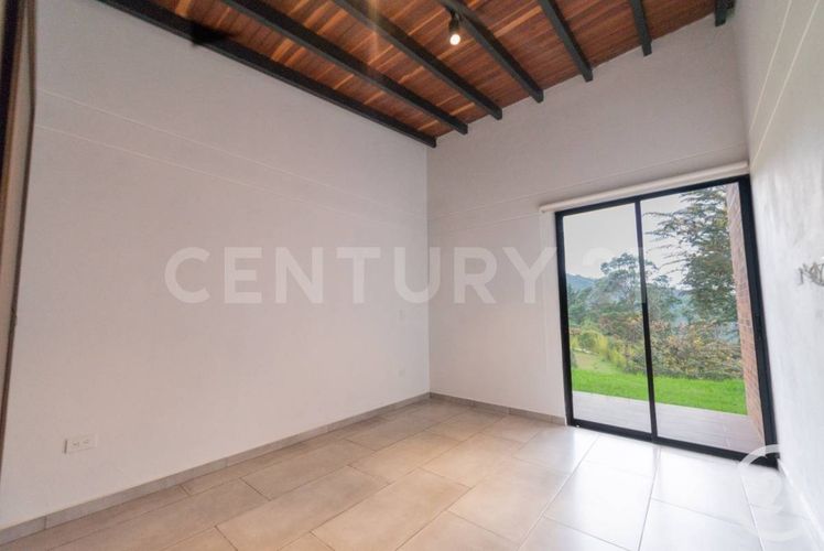 Casa de 3 alcobas en venta en Santa Rosa De Lima, Medellín, 275 m² · foto 15 de 23