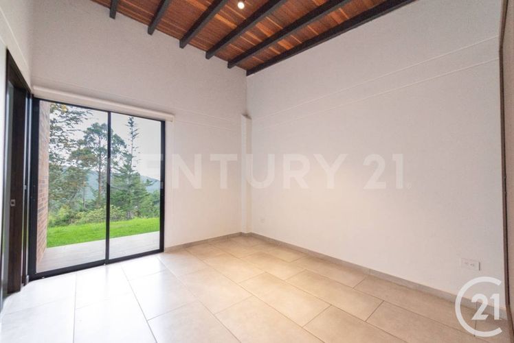 Casa de 3 alcobas en venta en Santa Rosa De Lima, Medellín, 275 m² · foto 22 de 23