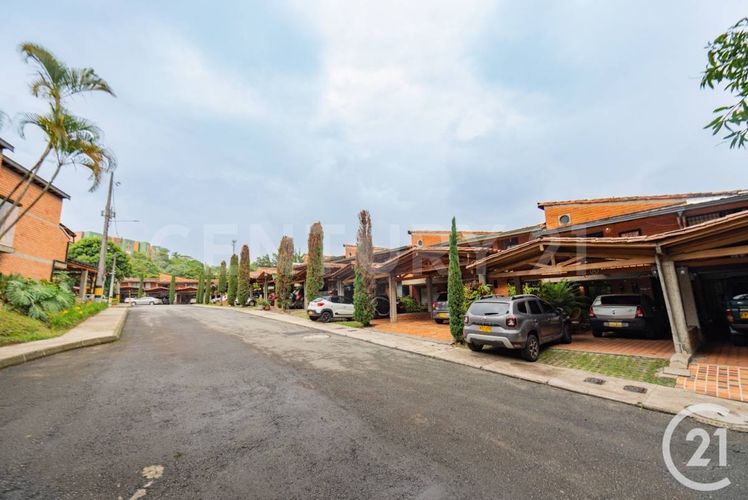 Casa de 3 alcobas en venta en Lombardia, Envigado, 230 m² · foto 16 de 21