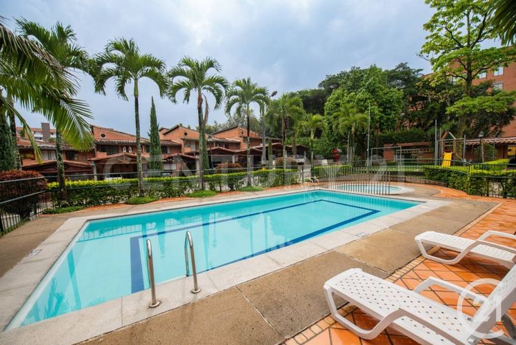 Casa de 3 alcobas en venta en Lombardia, Envigado, 230 m² · foto 19 de 21