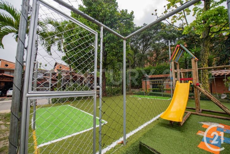 Casa de 3 alcobas en venta en Lombardia, Envigado, 230 m² · foto 20 de 21