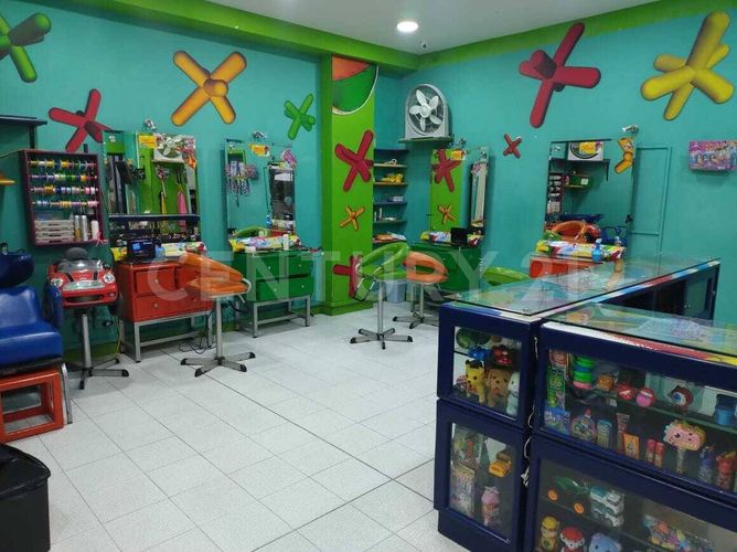 Local en venta en La Aguacatala, Medellín, 32 m² · foto 2 de 11