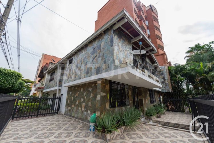Casa de 5 alcobas en venta en La Castellana, Medellín, 276 m² · foto 2 de 20