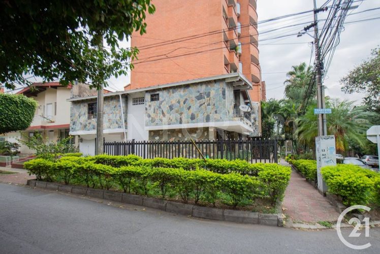 Casa de 5 alcobas en venta en La Castellana, Medellín, 276 m² · foto 3 de 20