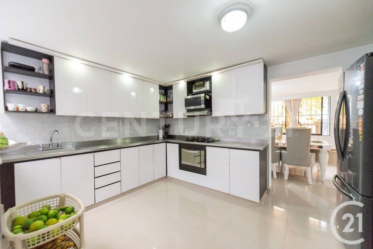Casa de 5 alcobas en venta en La Castellana, Medellín, 276 m² · foto 5 de 20