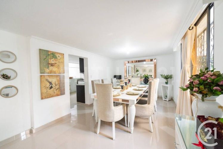 Casa de 5 alcobas en venta en La Castellana, Medellín, 276 m² · foto 9 de 20