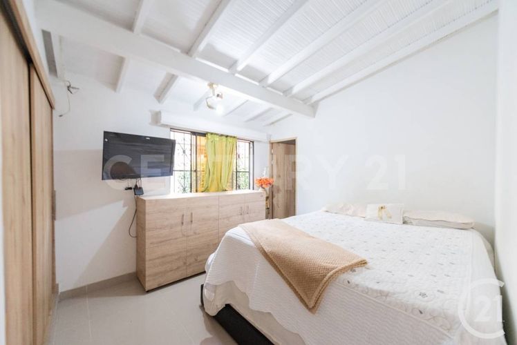 Casa de 5 alcobas en venta en La Castellana, Medellín, 276 m² · foto 13 de 20