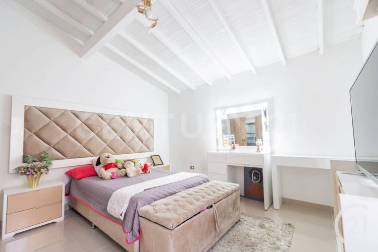 Casa de 5 alcobas en venta en La Castellana, Medellín, 276 m² · foto 19 de 20