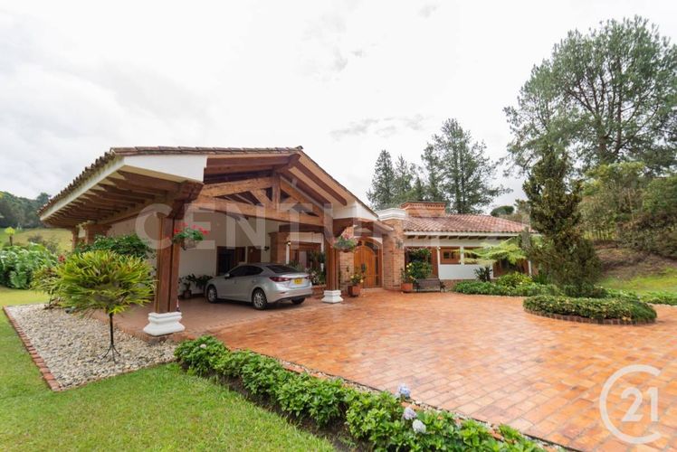 Casa de 3 alcobas en venta en Altos Del Escobero, Envigado, 315 m² · foto 20 de 23
