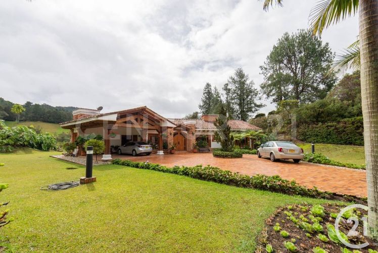Casa de 3 alcobas en venta en Altos Del Escobero, Envigado, 315 m² · foto 21 de 23