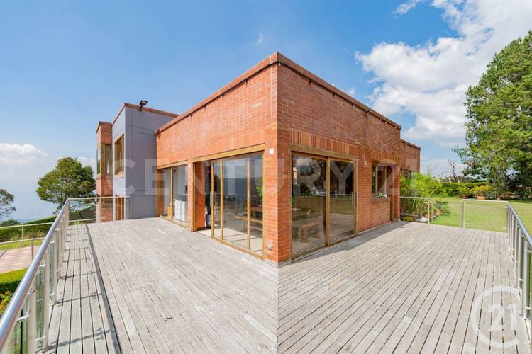 Finca en venta en Santa Elena, Medellín, 384 m² · foto 3 de 24