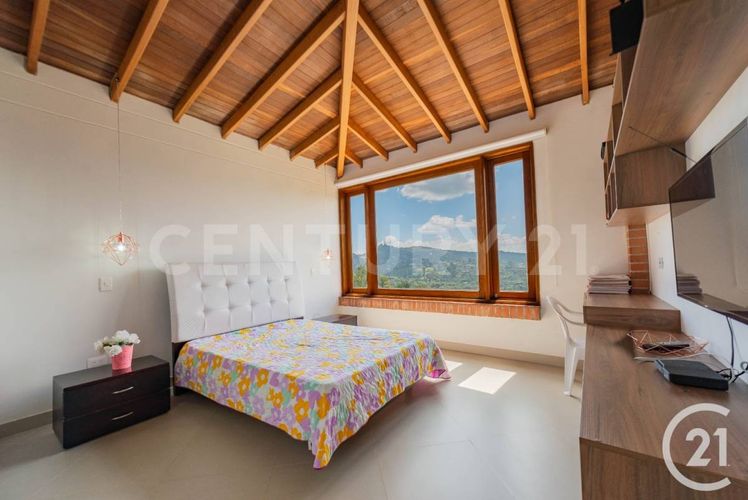 Finca en venta en Santa Elena, Medellín, 384 m² · foto 10 de 24