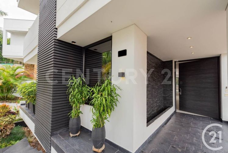 Casa de 4 alcobas en venta en El Poblado, Medellín, 900 m² · foto 2 de 24