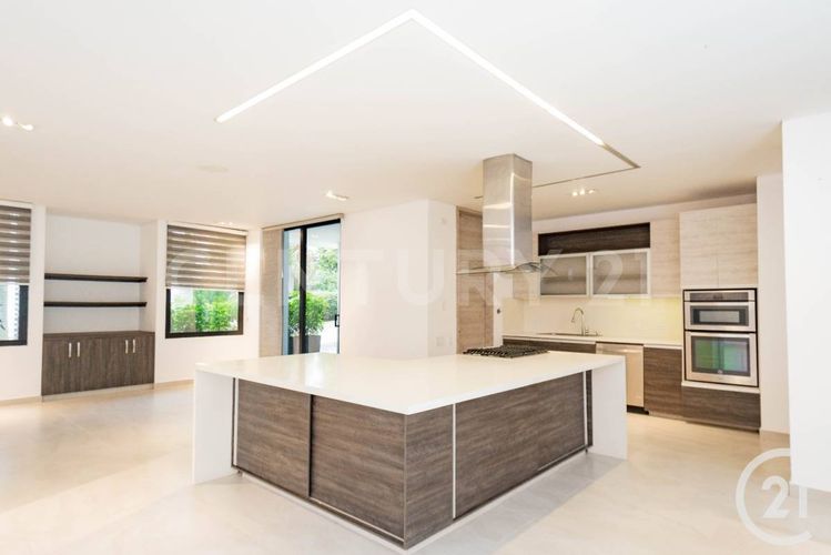 Casa de 4 alcobas en venta en El Poblado, Medellín, 900 m² · foto 7 de 24