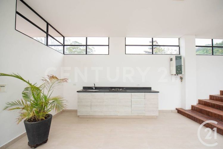 Casa de 4 alcobas en venta en El Poblado, Medellín, 900 m² · foto 19 de 24