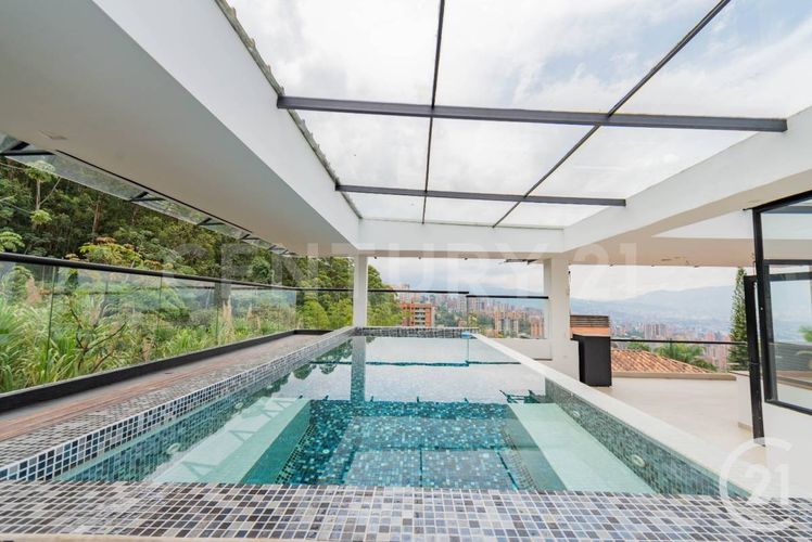 Casa de 4 alcobas en venta en El Poblado, Medellín, 900 m² · foto 21 de 24