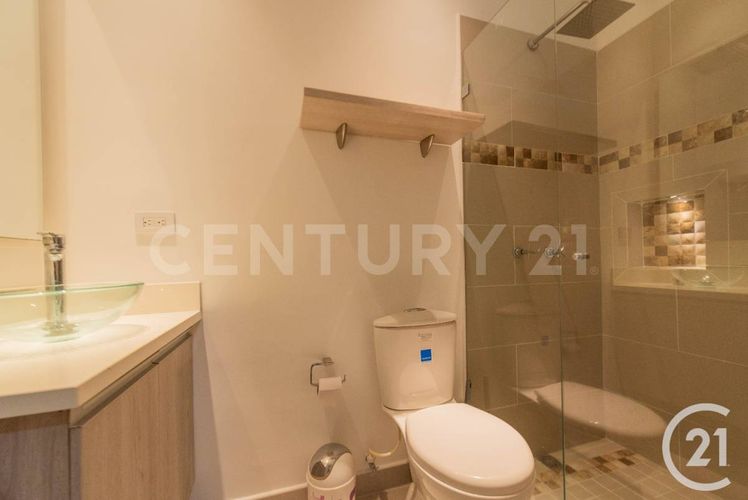 Casa de 4 alcobas en venta en El Poblado, Medellín, 900 m² · foto 22 de 24