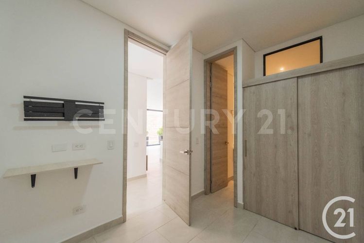 Casa de 4 alcobas en venta en El Poblado, Medellín, 900 m² · foto 23 de 24