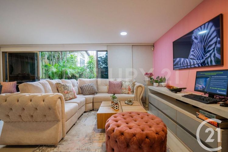 Casa de 3 alcobas en venta en San Lucas, Medellín, 244 m² · foto 2 de 20