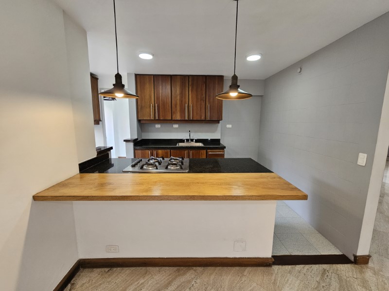 Apartamento en arriendo en El Poblado, Medellín · foto 3 de 16