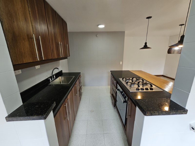 Apartamento en arriendo en El Poblado, Medellín · foto 5 de 16