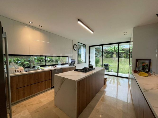Casa de 5 alcobas en venta en Las Palmas, Envigado, 470 m² · foto 3 de 24