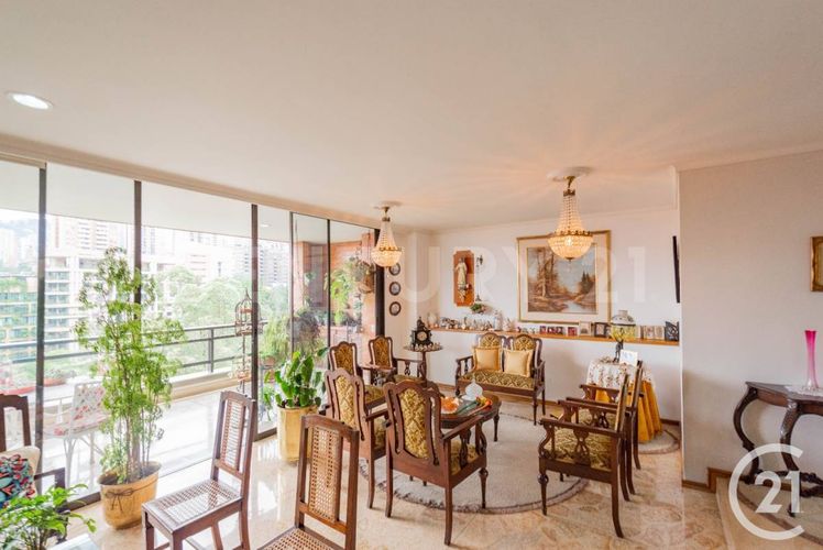 Apartamento de 3 alcobas en venta en Los Parra, Medellín, 220 m² · foto 4 de 24