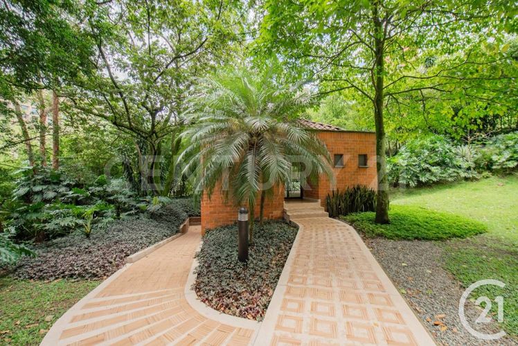 Apartamento de 3 alcobas en venta en Los Parra, Medellín, 220 m² · foto 23 de 24