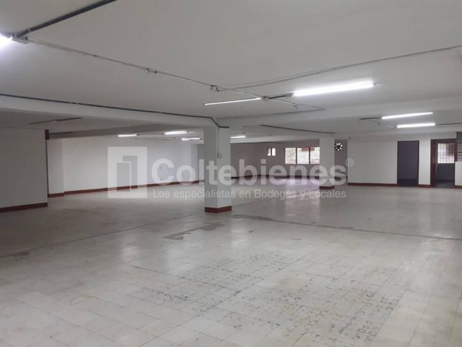 Bodega en arriendo en Caribe, Medellín, 530 m² · foto 8 de 18