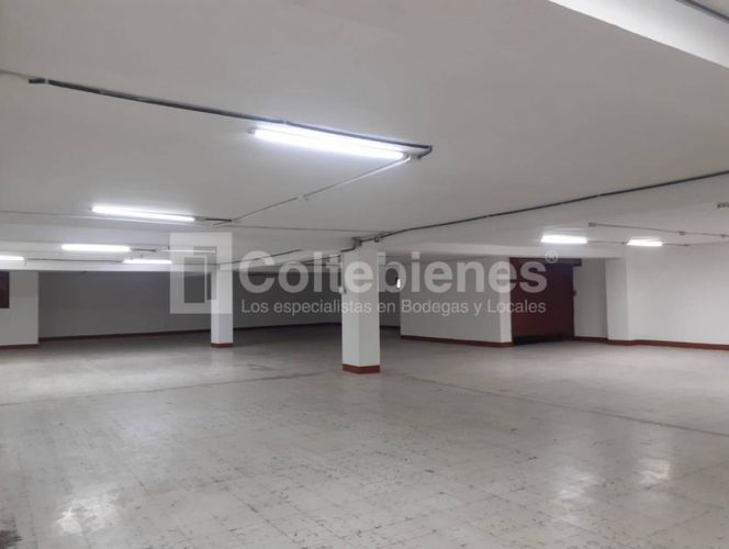 Bodega en arriendo en Caribe, Medellín, 530 m² · foto 9 de 18