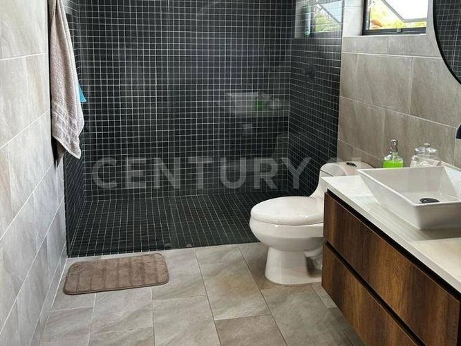 Casa de 3 alcobas en venta en Cabeceras De Llanogrande, Rionegro, 267 m² · foto 15 de 22