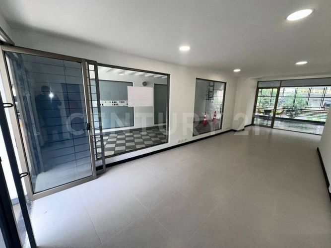Local en arriendo en El Poblado, Medellín, 70 m² · foto 2 de 15