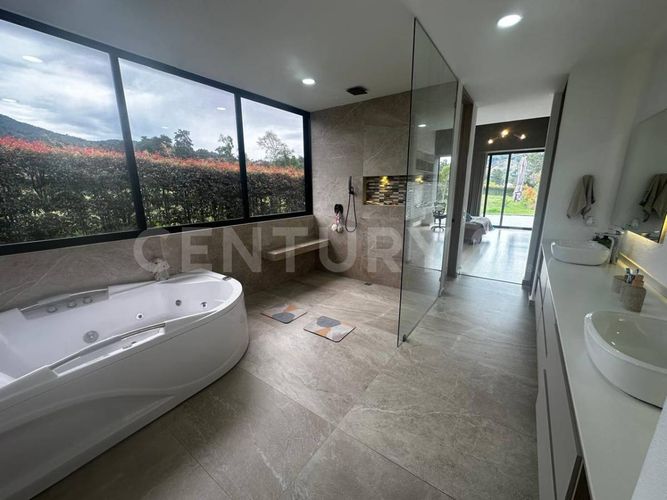 Casa de 3 alcobas en venta en El Tambo, La Ceja, 356 m² · foto 11 de 24