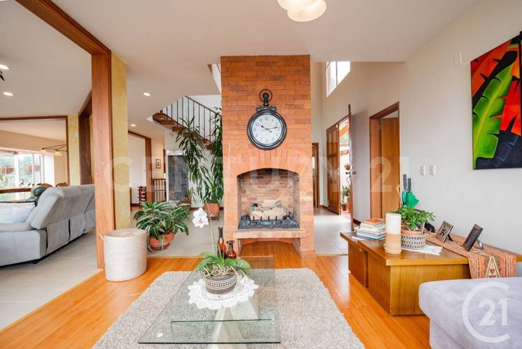 Casa de 4 alcobas en venta en Loma Del Escobero, Envigado, 370 m² · foto 4 de 18