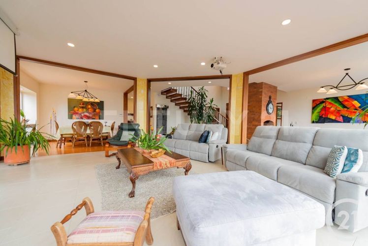 Casa de 4 alcobas en venta en Loma Del Escobero, Envigado, 370 m² · foto 6 de 18