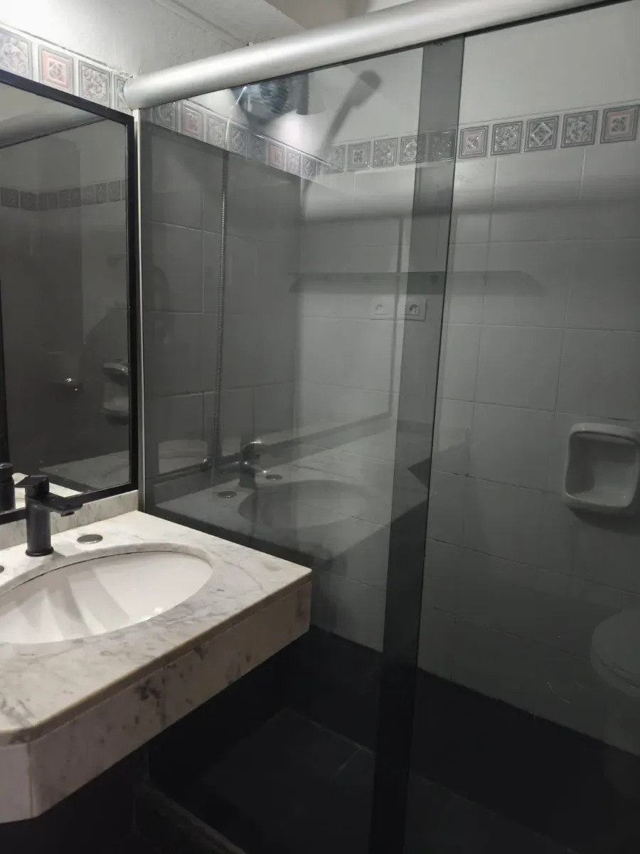 Alquiler Apartamento Un Dormitorio Con Vestidor, Garaje Y Patio En Parque Rodó